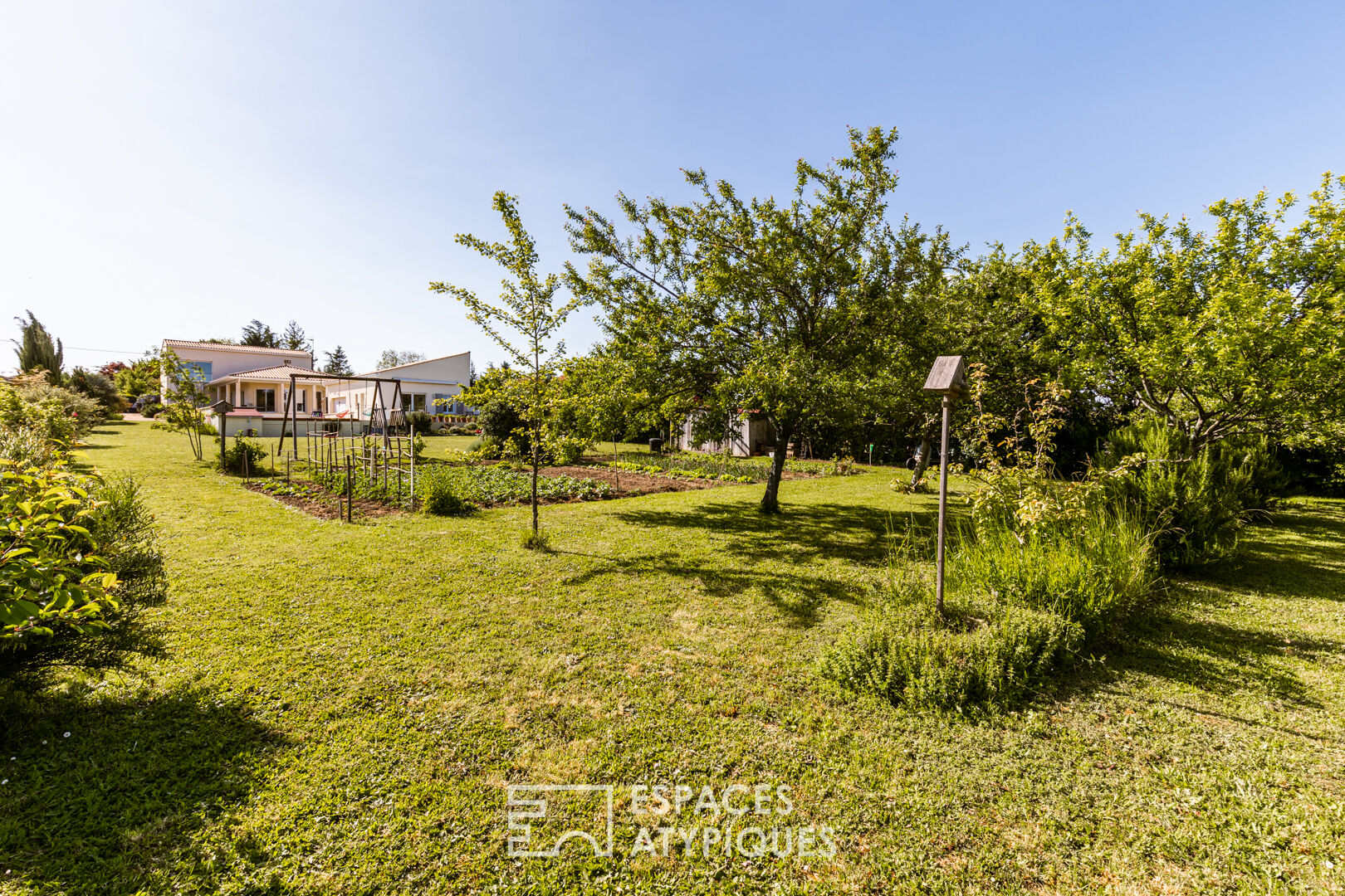 Villa avec gîte sur les hauteurs du village