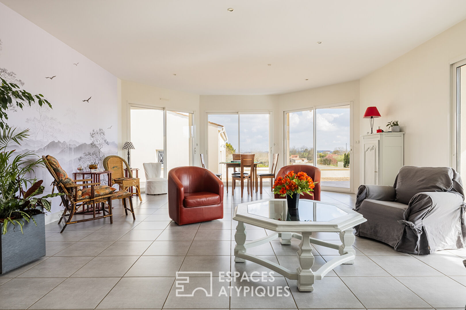 Villa avec gîte sur les hauteurs du village