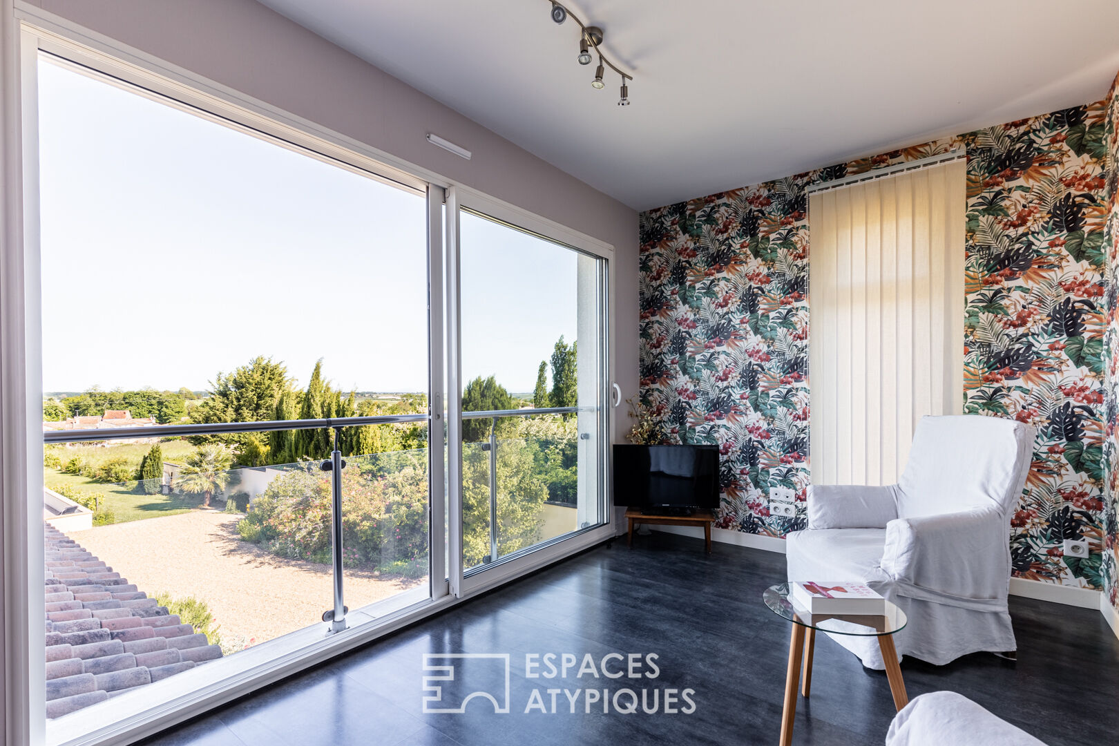 Villa avec gîte sur les hauteurs du village