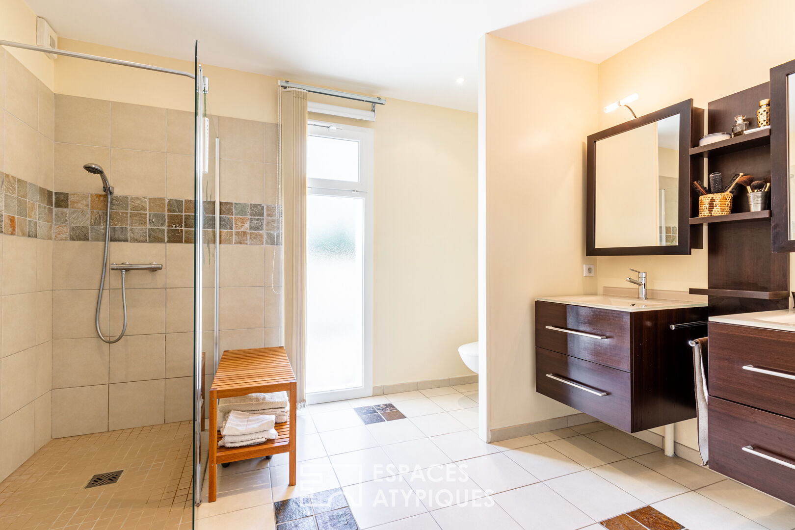 Villa avec gîte sur les hauteurs du village