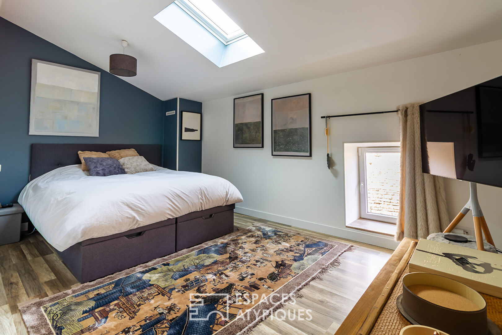 Élégance de la pierre et du bois dans une bâtisse de caractère