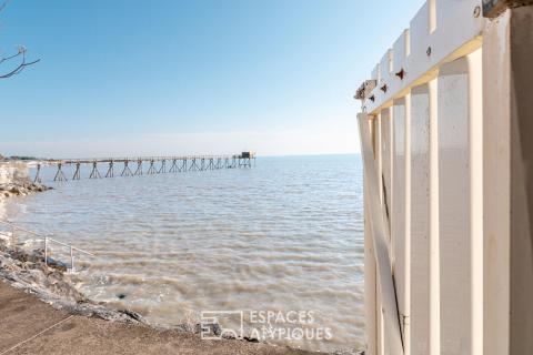Vue et accès mer pour cette propriété familiale aux volumes généreux