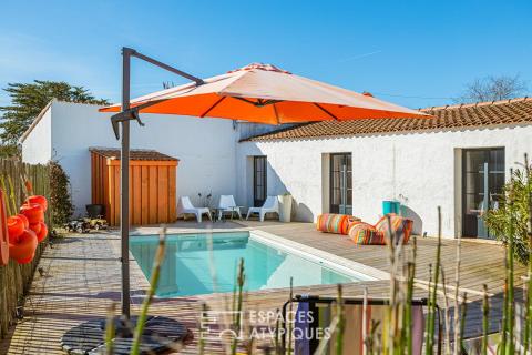 Ancien chai revisitée en Villa Arty aux couleurs Solaires, proche de la Plage.