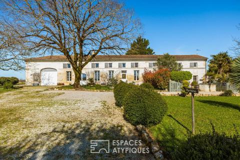 Charentaise de caractère aux espaces généreux et multiples possibilités