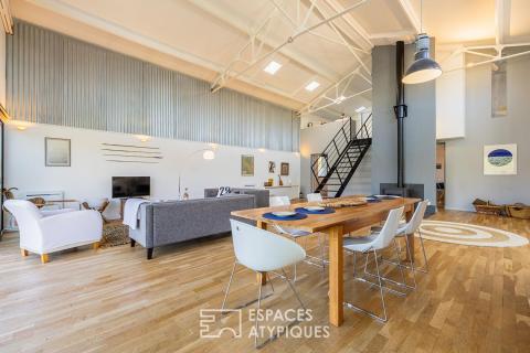 Ancien hangar sublimé en loft d&rsquo;exception avec jardin intimiste