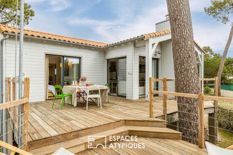 Villa d’architecte suspendue, immersion totale dans un écrin naturel à quelques pas de l’océan.