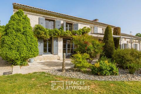 Maison charentaise de charme au coeur d&rsquo;un écrin de nature