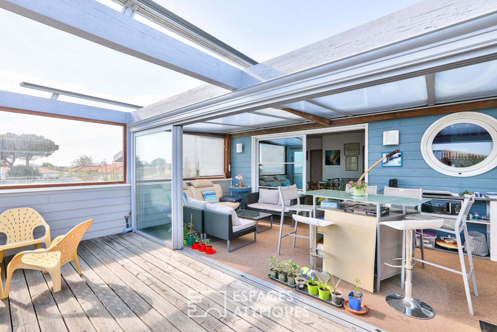 Villa avec terrasse sur le toit face à la mer