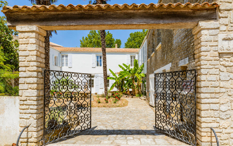 Maison de maître ou hôtel particulier, une propriété d'exception au coeur du Château-d'Oléron à réinterpréter