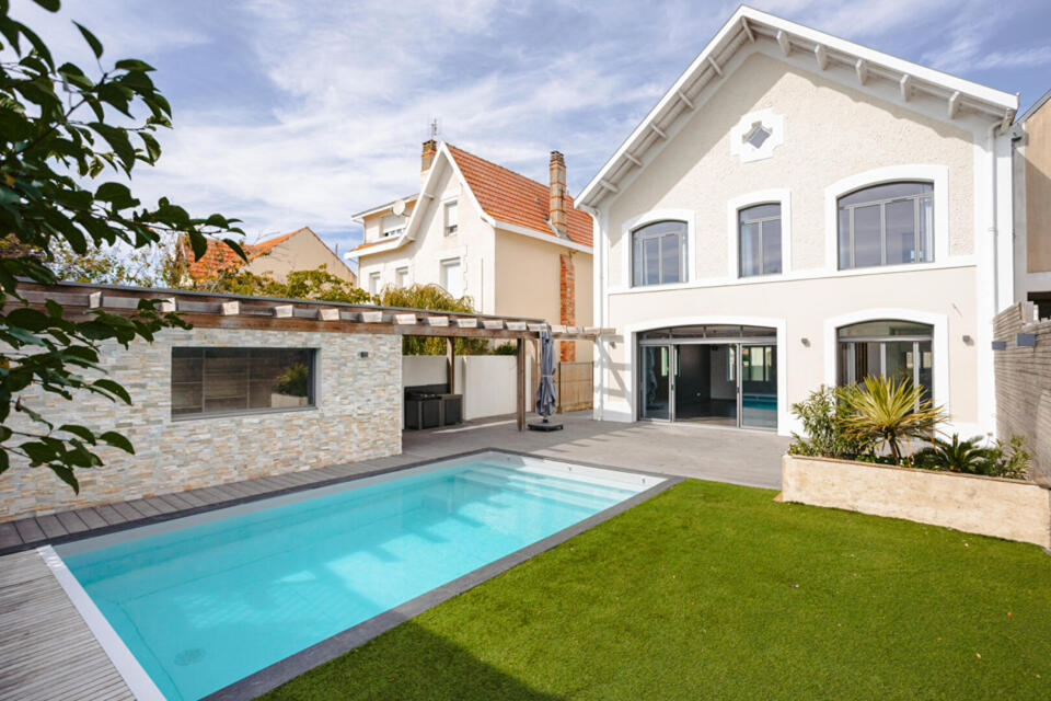 Maison de charme rénovée avec piscine chauffée à 100 mètres de l'océan