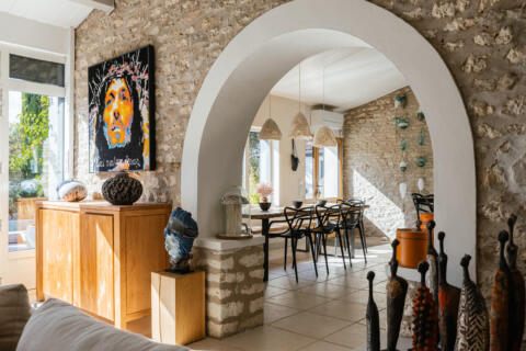 Maison de charme et de caractère, entre élégance architecturale et jardin luxuriant