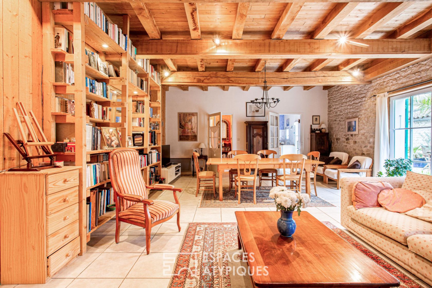 VENDUE PAR NOTRE AGENCE – Ancienne grange authentique en coeur de village
