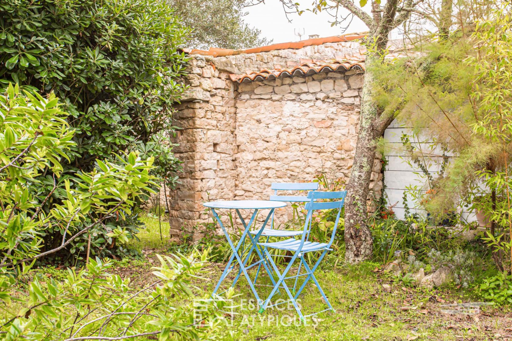 VENDUE PAR NOTRE AGENCE – Ancienne grange authentique en coeur de village