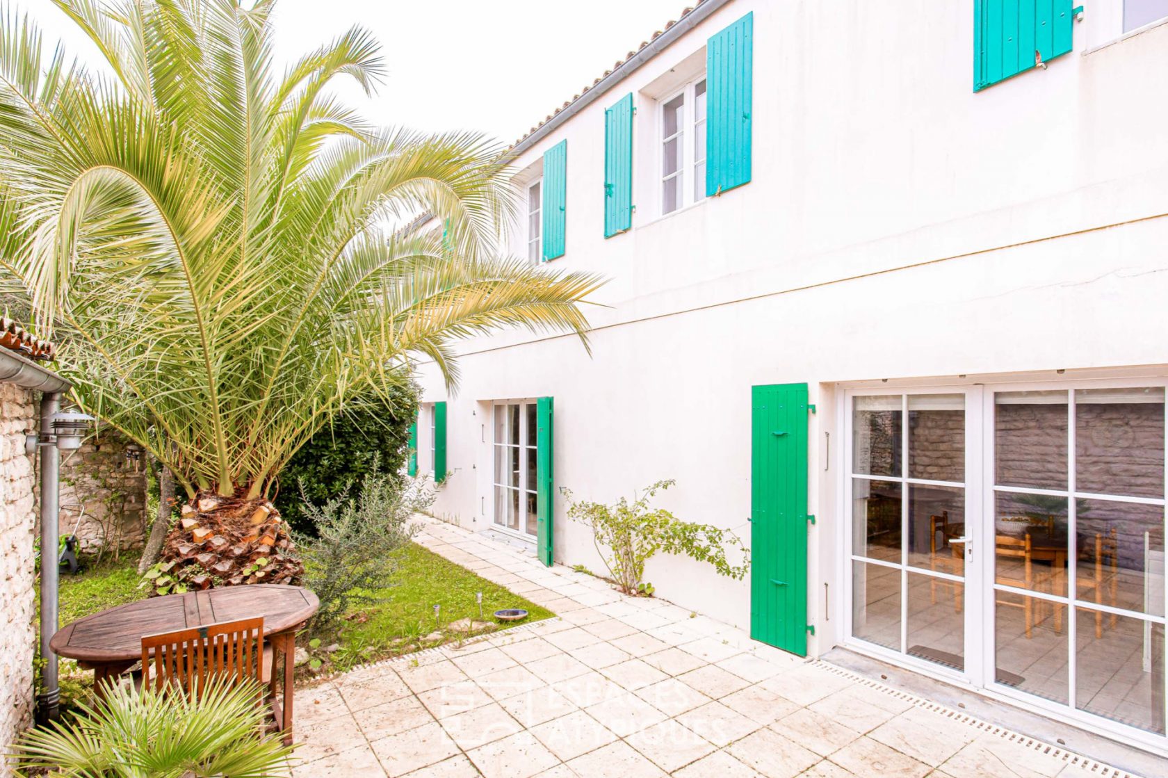 VENDUE PAR NOTRE AGENCE – Ancienne grange authentique en coeur de village