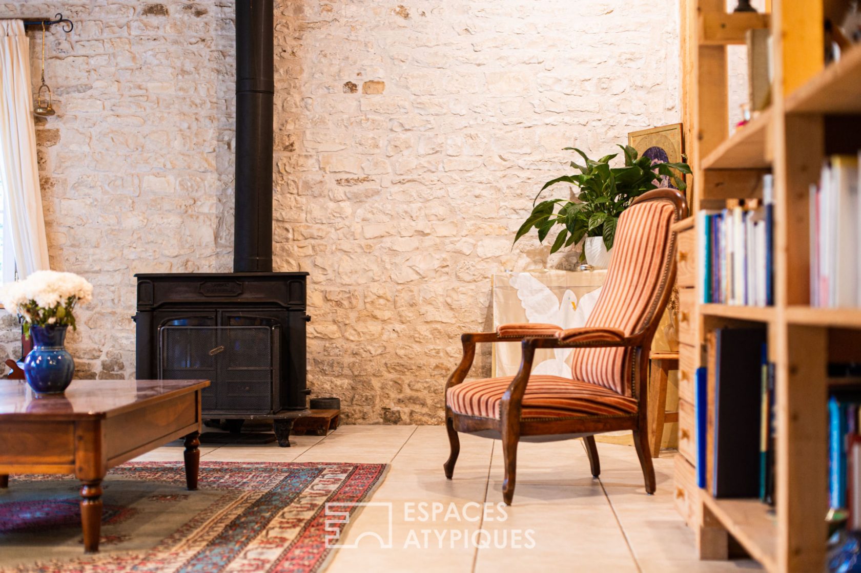 VENDUE PAR NOTRE AGENCE – Ancienne grange authentique en coeur de village