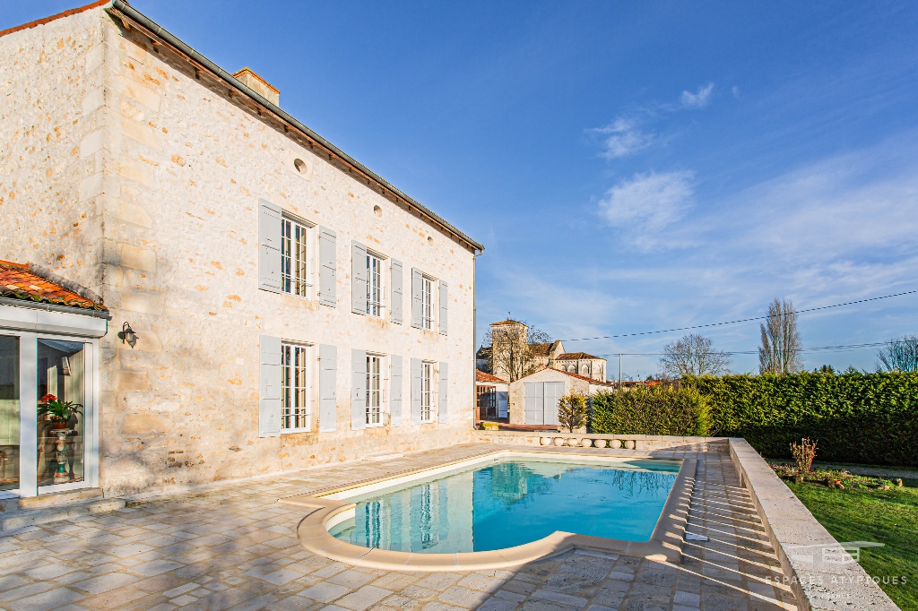 Prestigieuse Charentaise en deux logements