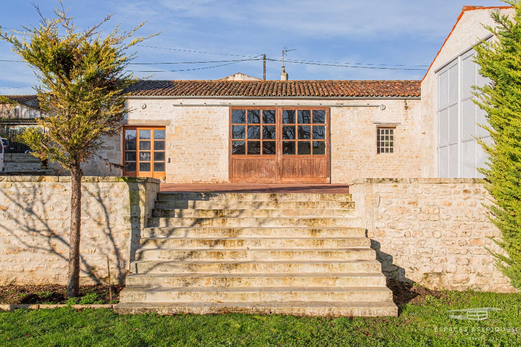 Prestigieuse Charentaise en deux logements
