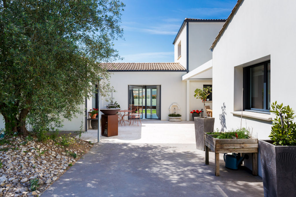 Maison d’architecte avec piscine intérieure
