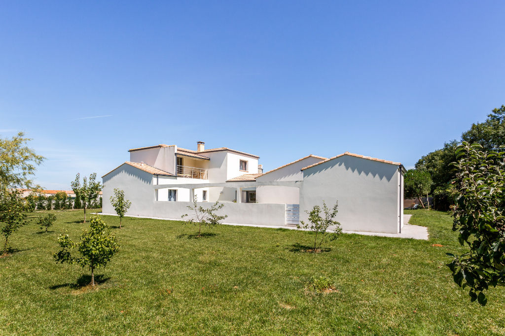 Maison d’architecte avec piscine intérieure