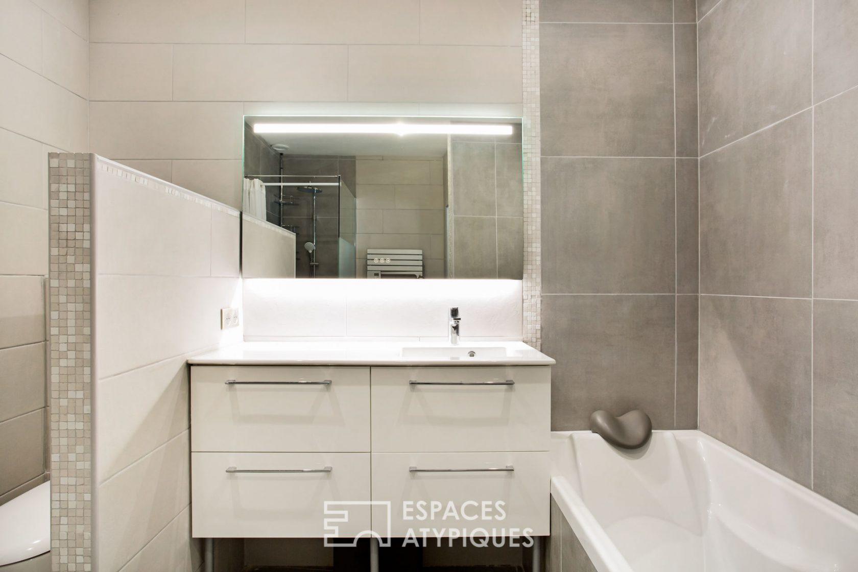 Appartement contemporain et sa vue imprenable sur la mer