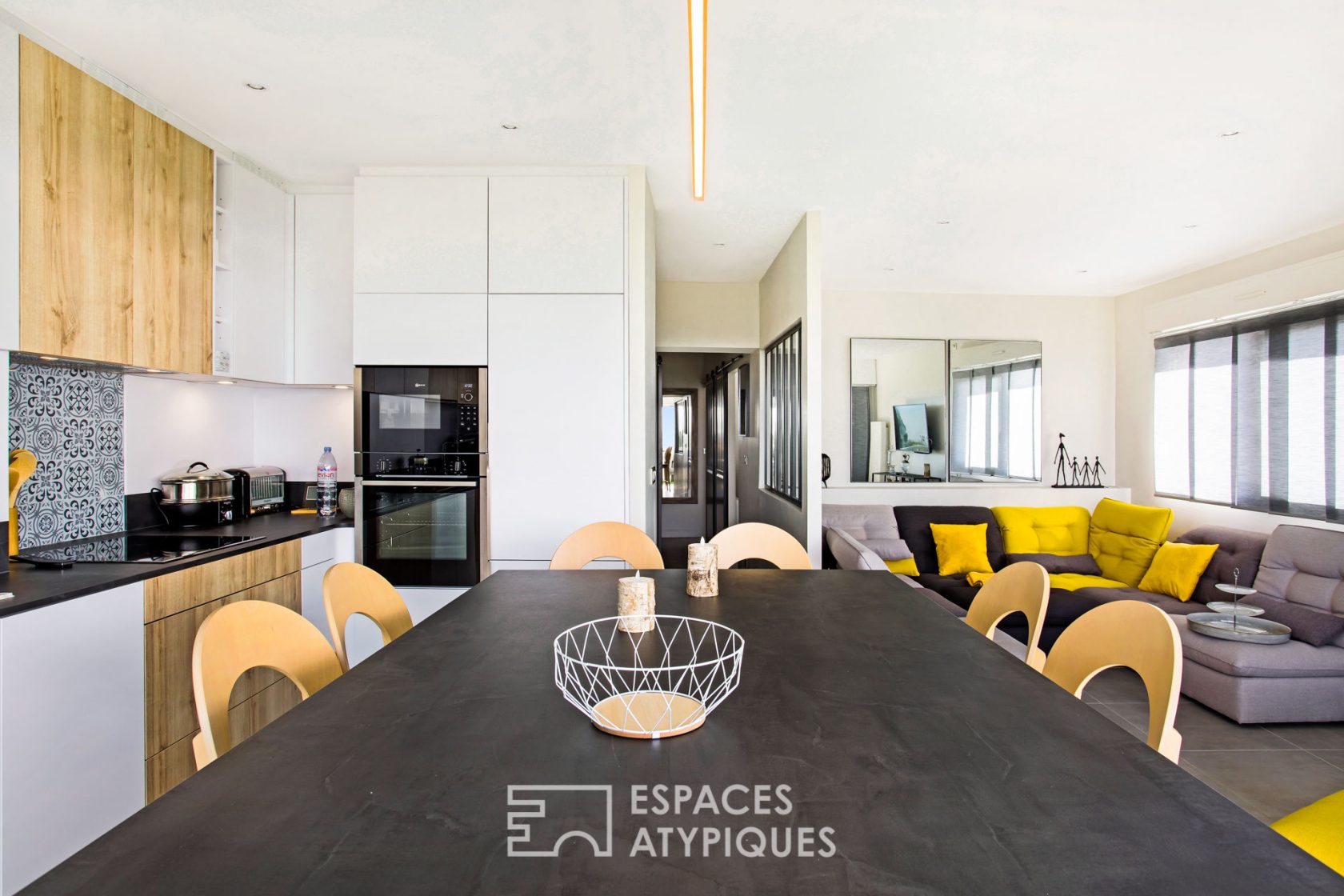 Appartement contemporain et sa vue imprenable sur la mer
