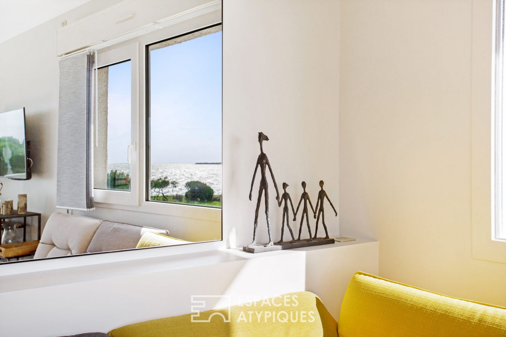 Appartement contemporain et sa vue imprenable sur la mer