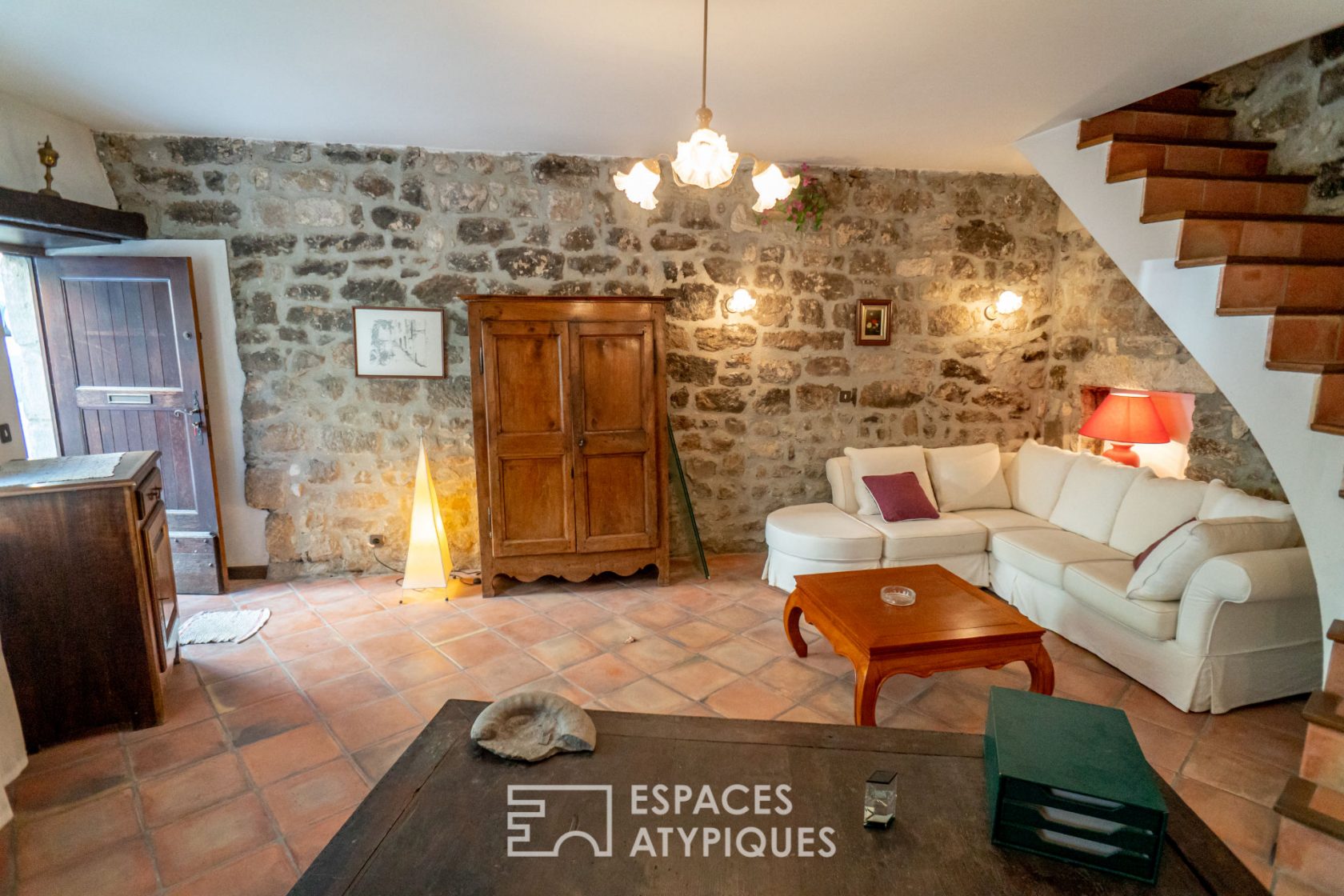 TRIPLEX IN A TOWER IN THE HEART OF THE VILLAGE