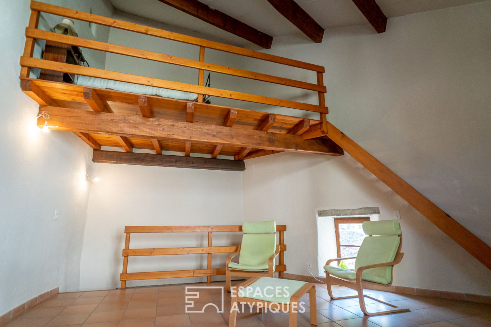 TRIPLEX IN A TOWER IN THE HEART OF THE VILLAGE