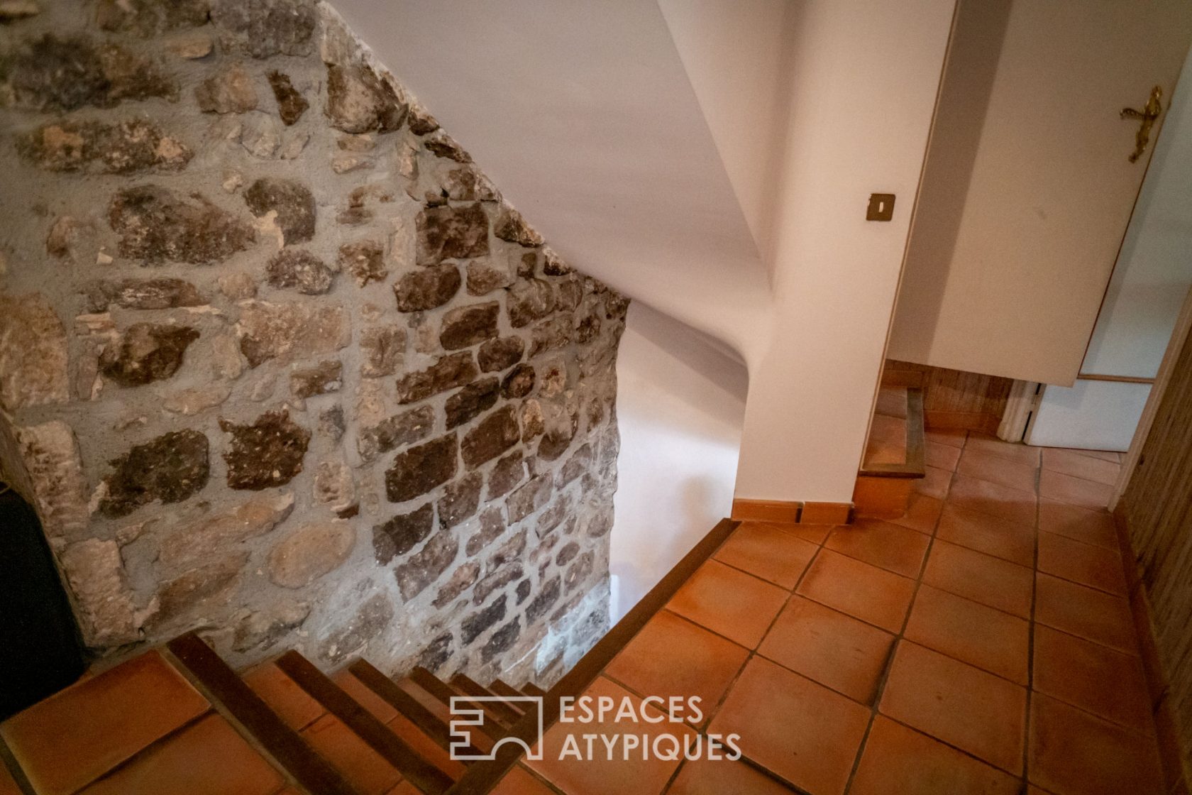 TRIPLEX IN A TOWER IN THE HEART OF THE VILLAGE
