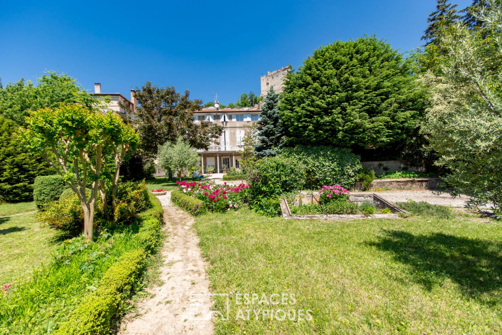 EXCEPTIONAL RESIDENCE IN THE HEART OF CREST