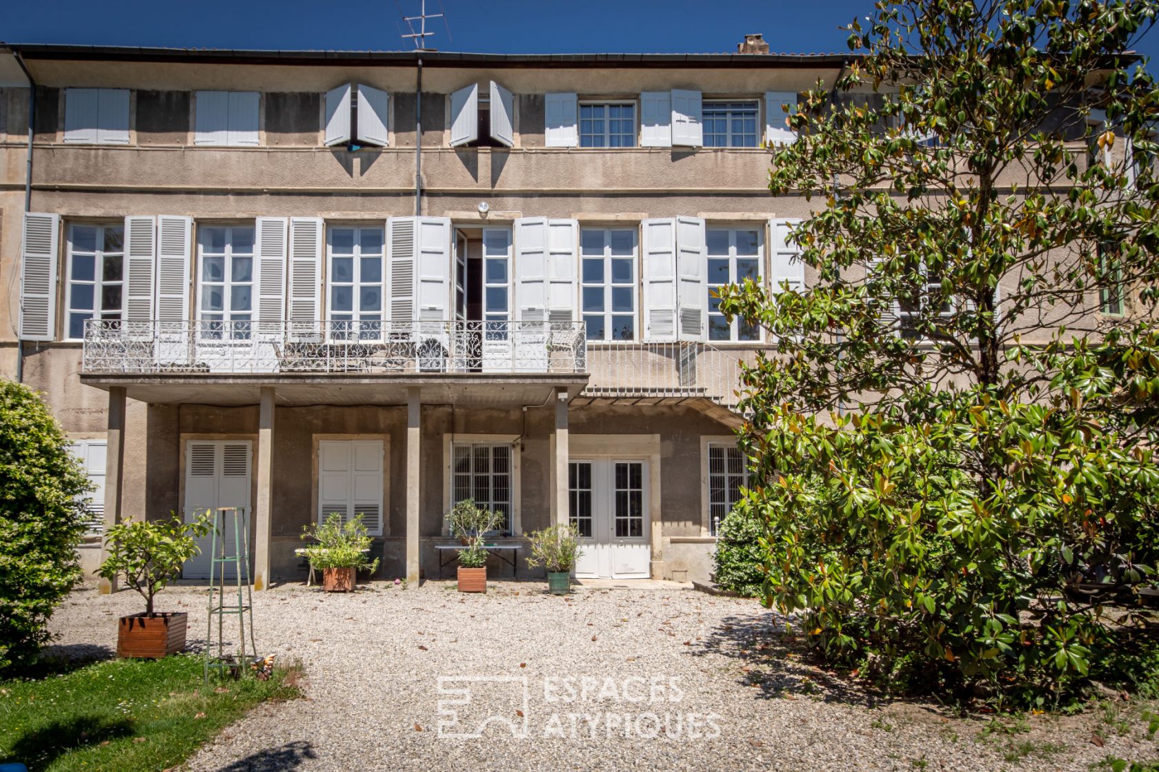 EXCEPTIONAL RESIDENCE IN THE HEART OF CREST