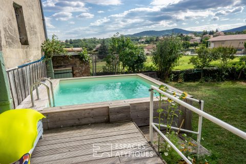 MAISON DE VILLAGE RENOVEE EN PIERRE AVEC JARDIN ET PISCINE