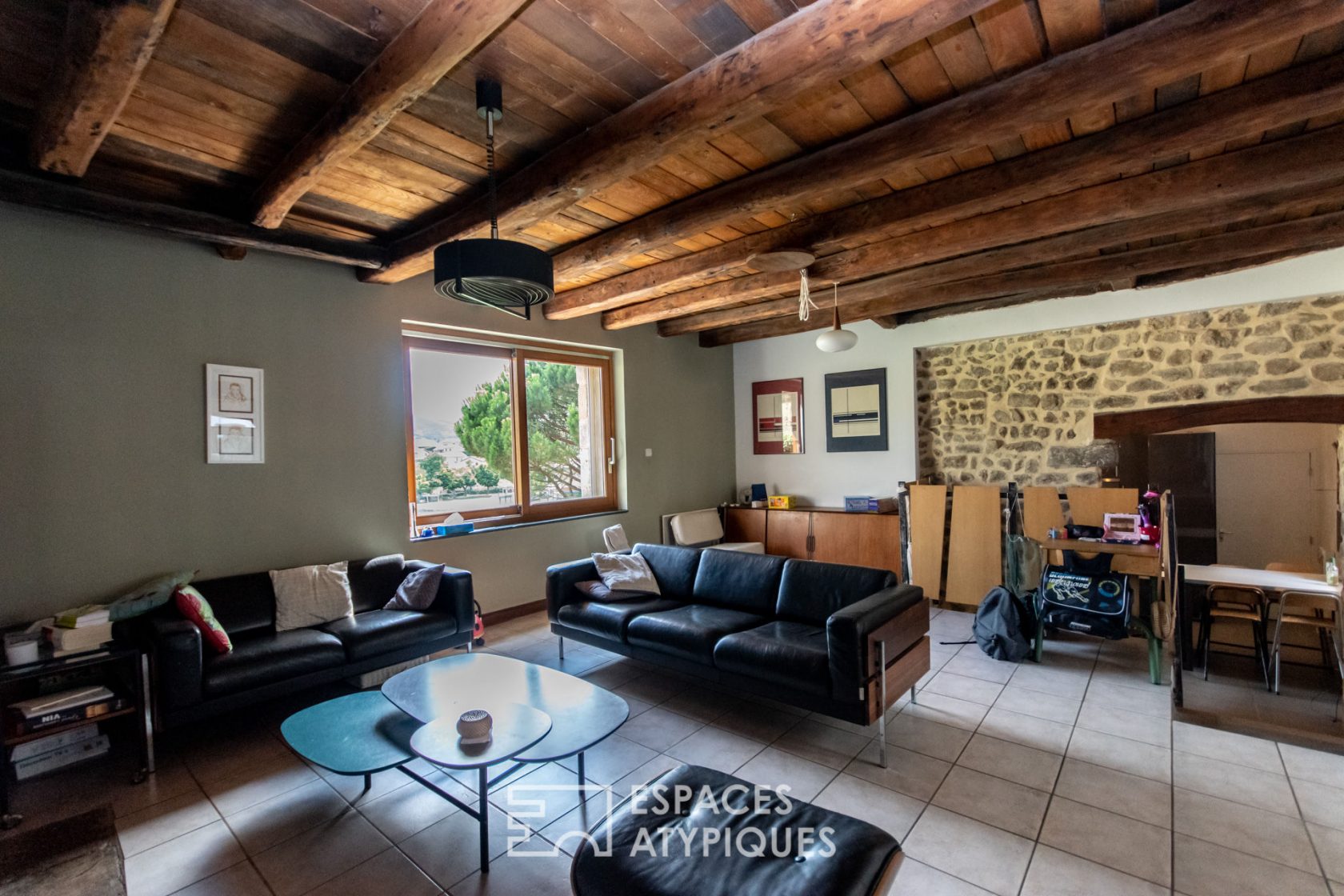 MAISON DE VILLAGE RENOVEE EN PIERRE AVEC JARDIN ET PISCINE
