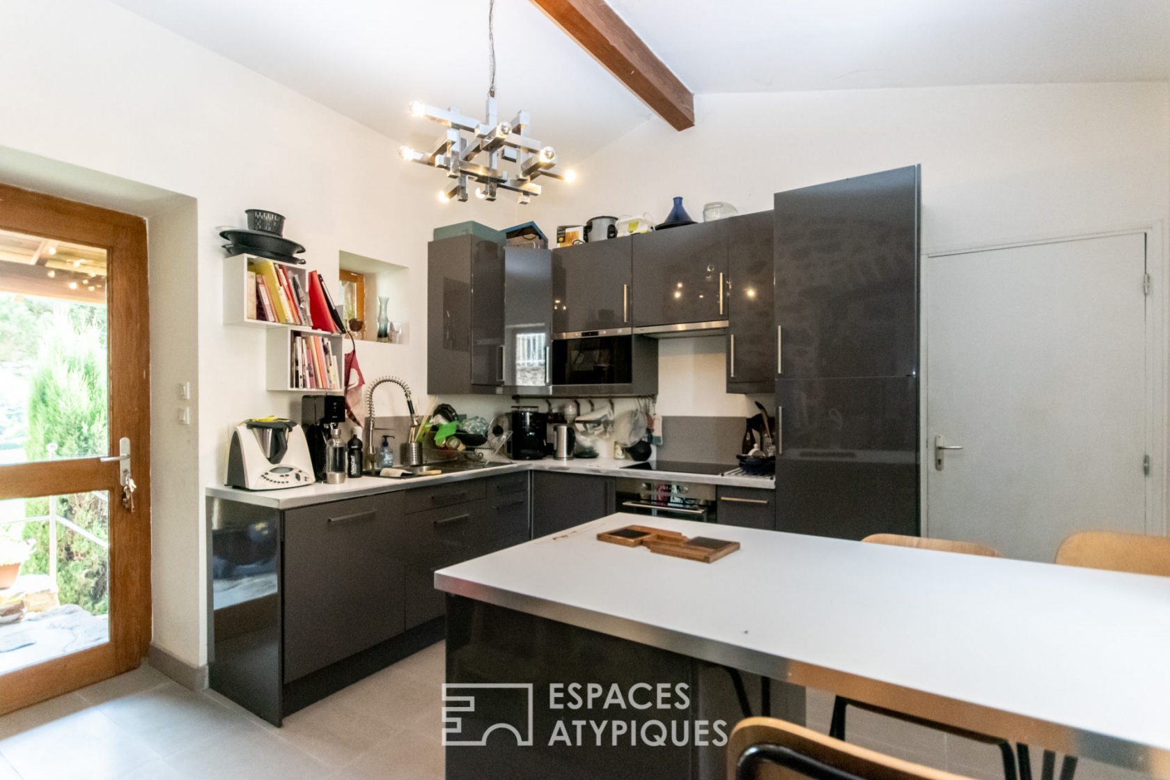 MAISON DE VILLAGE RENOVEE EN PIERRE AVEC JARDIN ET PISCINE