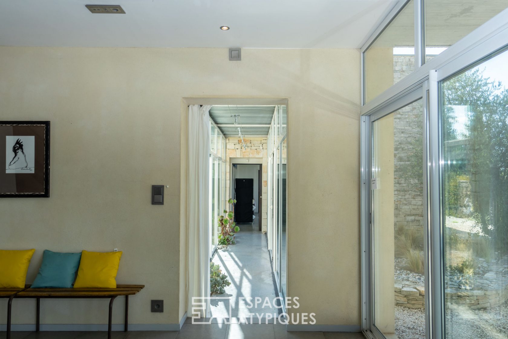 Villa d’architecte avec vue panoramique et piscine dans le sud de l’Ardèche