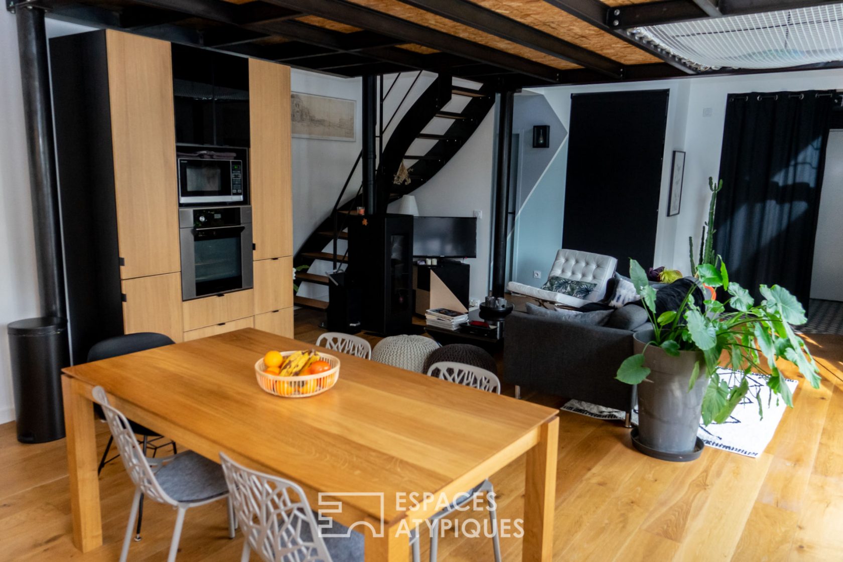 Maison rénovée esprit loft en coeur de ville