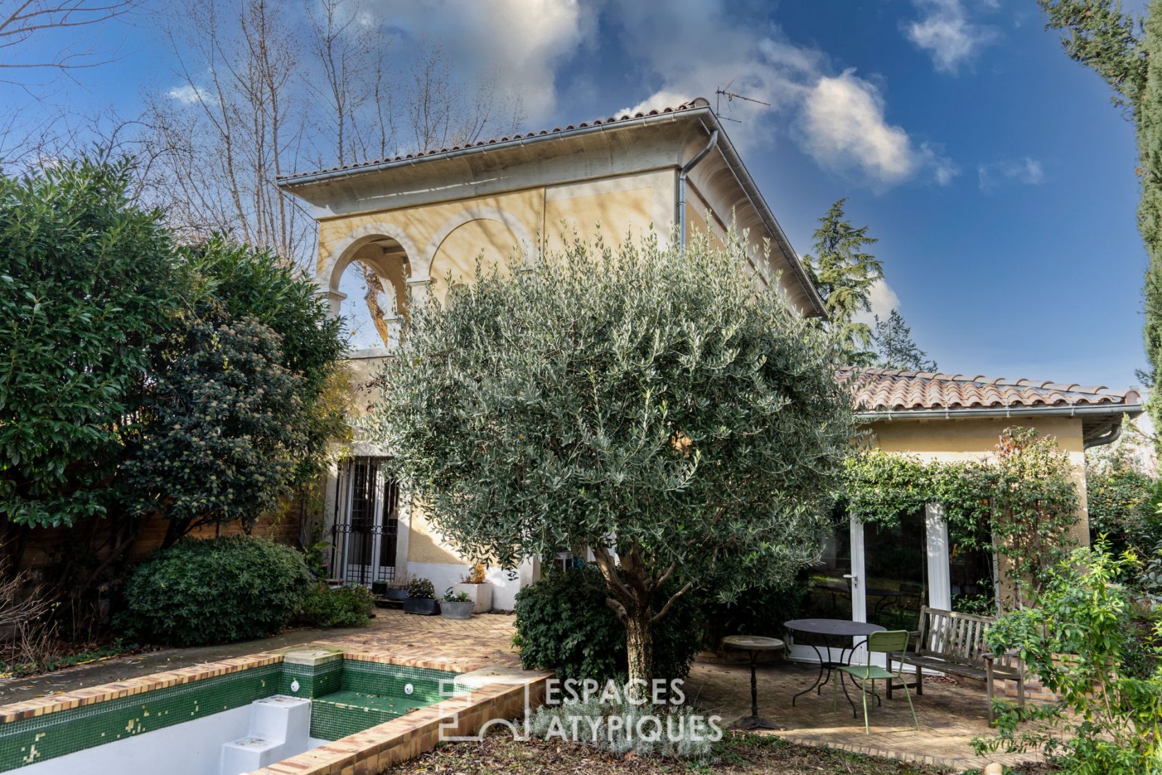 House with charm, tranquility and swimming pool in the center of Valencia
