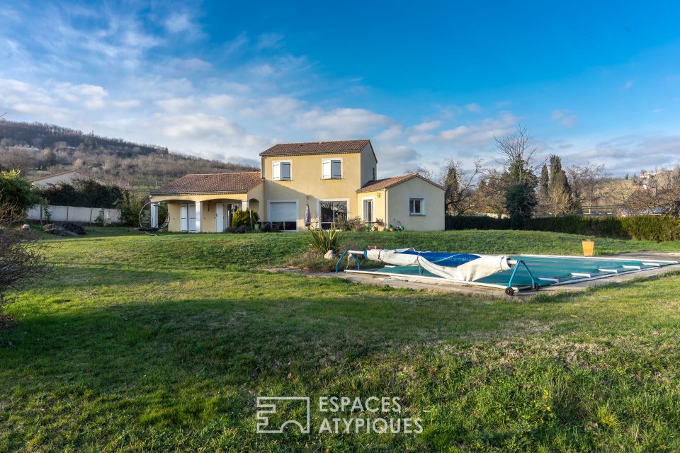 26750 SAINT MICHEL SUR SAVASSE - Maison de Village au vaste terrain - Réf. 439DA