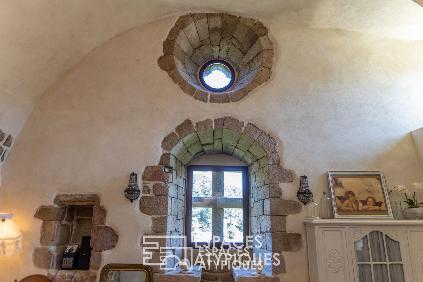 Ancienne maison forte avec vue dominante sur la vallée