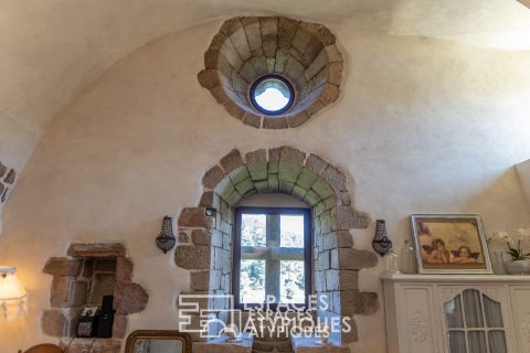 Ancienne maison forte avec vue dominante sur la vallée