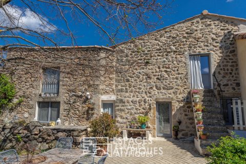 Ancienne maison forte avec vue dominante sur la vallée