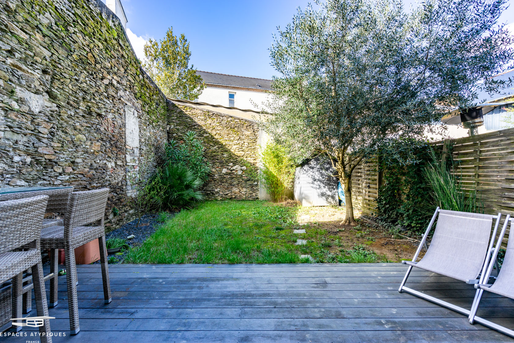 LOFT EN DUPLEX AVEC TERRASSE ET JARDIN