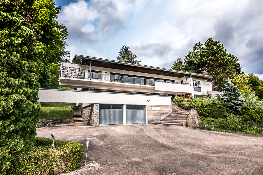 Modernist villa near Bresse