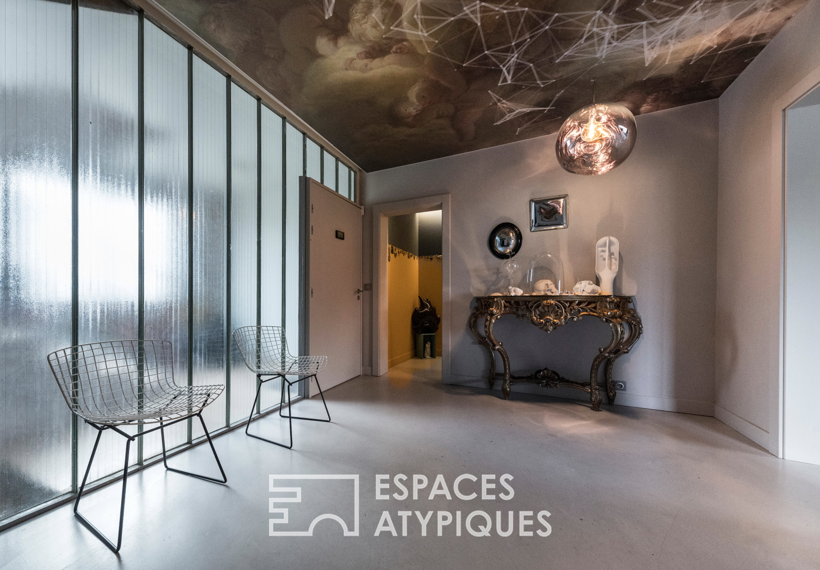 Prestigious contemporary apartment