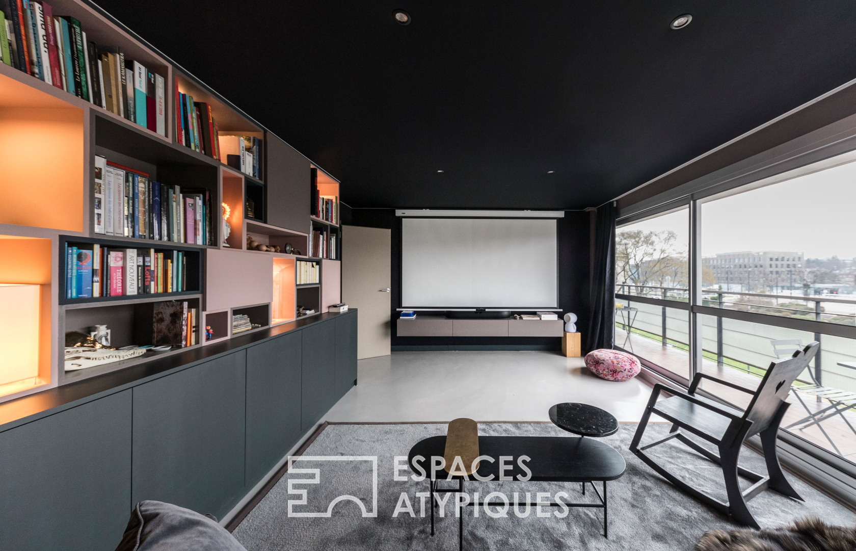 Prestigious contemporary apartment