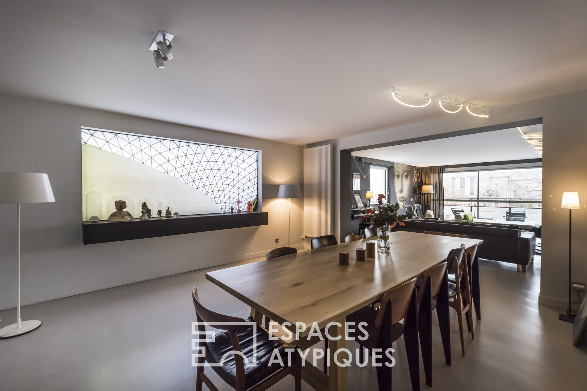 Prestigious contemporary apartment
