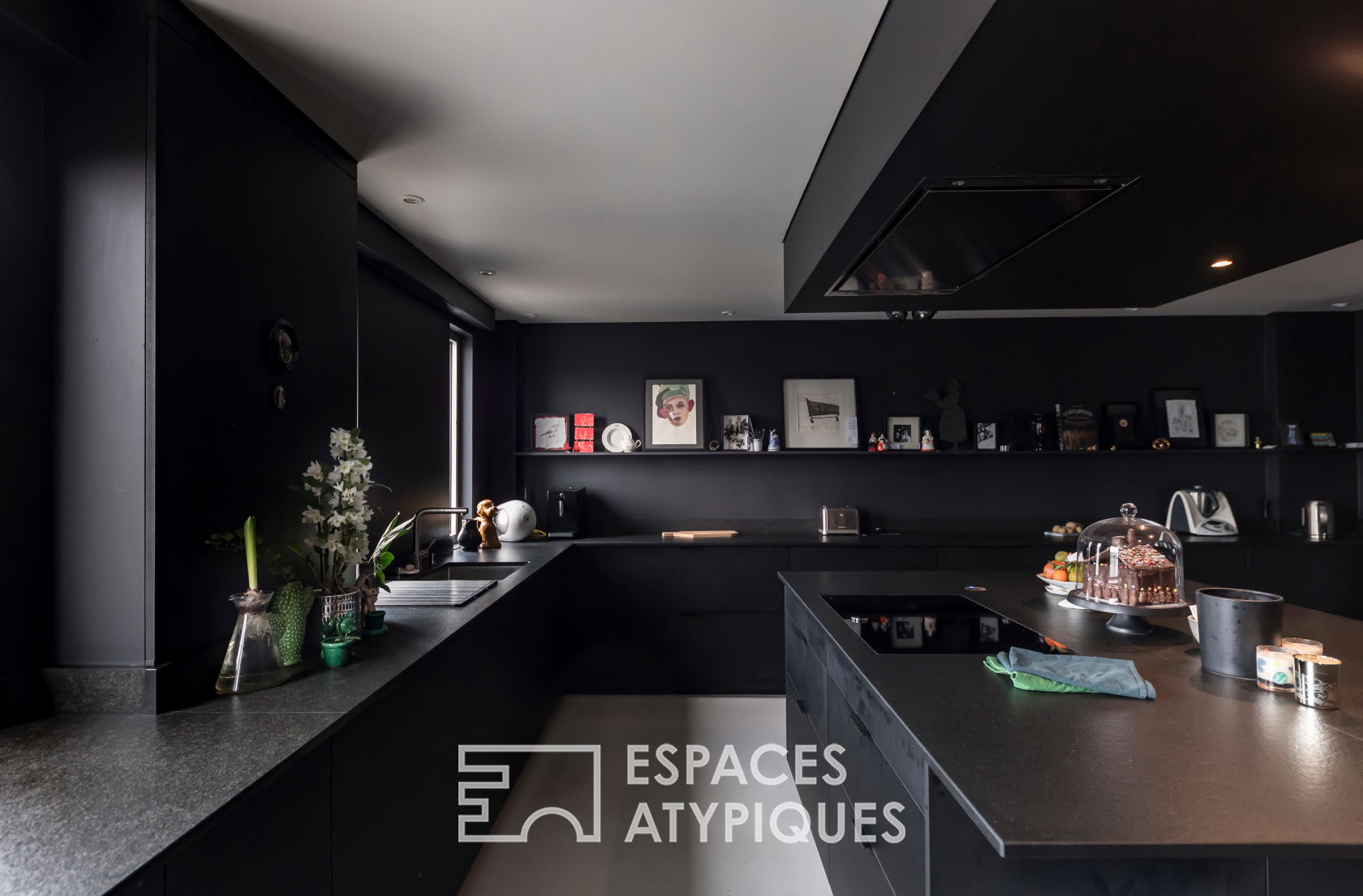 Prestigious contemporary apartment
