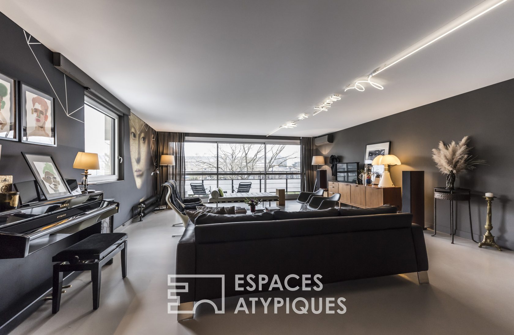Prestigious contemporary apartment