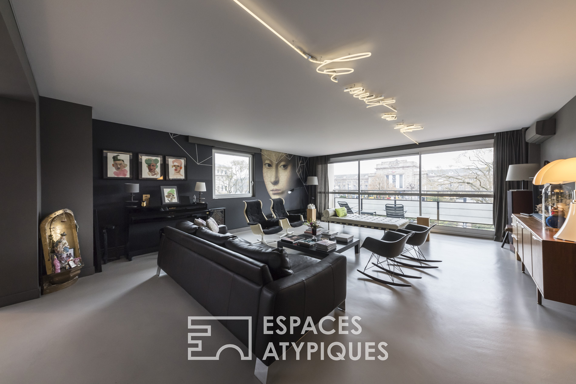 Prestigious contemporary apartment