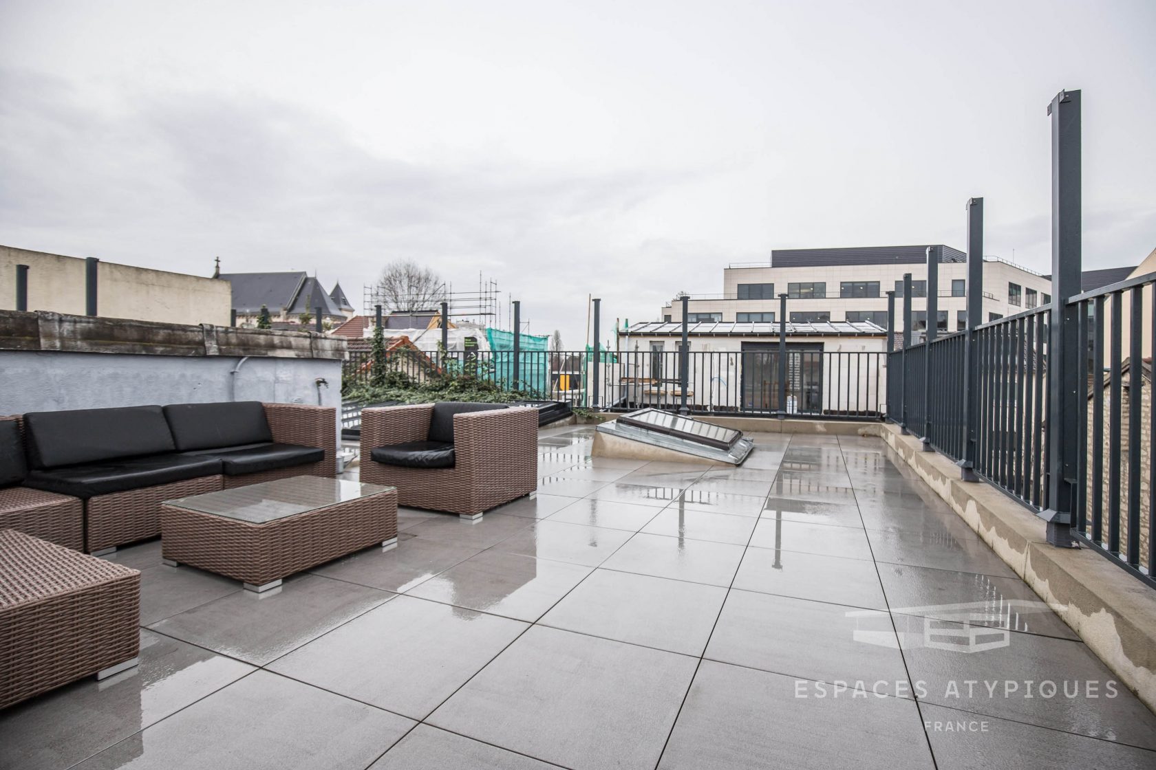 Loft familial dans un ancien hangar avec toit terrasse